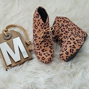 *PRICE DROP*
Soda Tan and Black Lace Up Leopard Print Wedges